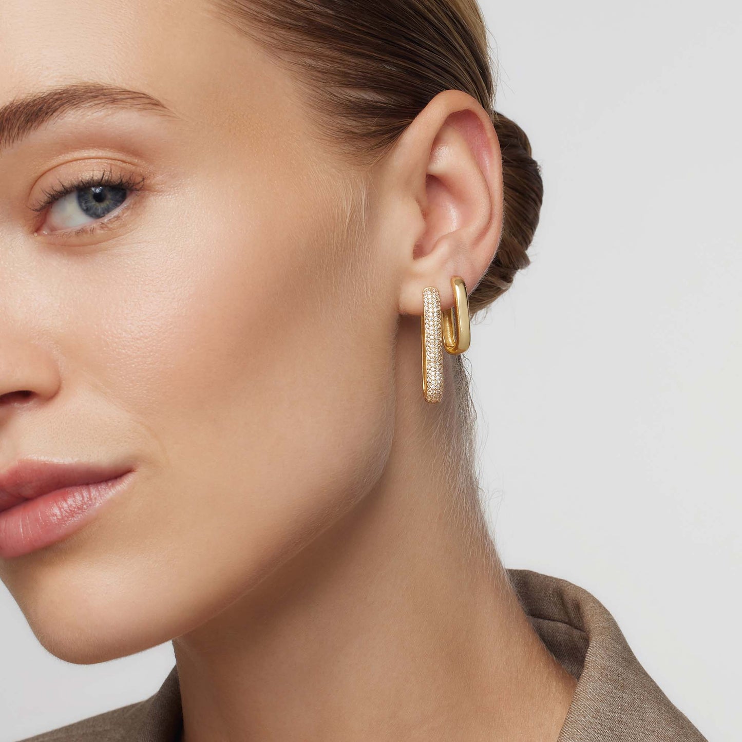 Icona™ | Grandes boucles d'oreilles créoles pavées en or